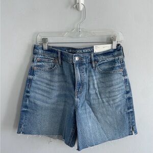 American Eagle 6” Relaxed Jean Shorts Strigid Super High Rise Size 4 NWT